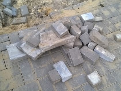 Плитка «поплыла» на благоустроенной Соборной площади в Арзамасе