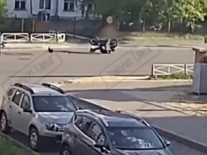 Мотоциклист травмировался при попытке «встать на козла» в Сарове