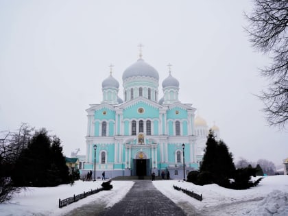 Управляющий Нижегородской епархией совершил Божественную литургию в Серафимо-Дивеевском монастыре