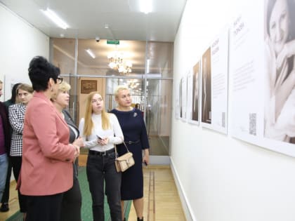 Фотовыставка «Химия была, но мы расстались» открылась в нижегородском Заксобрании