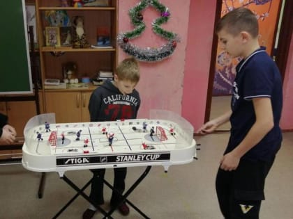 Игровой стол для хоккея получили в подарок на Новый год воспитанники нижегородской школы-интерната №1