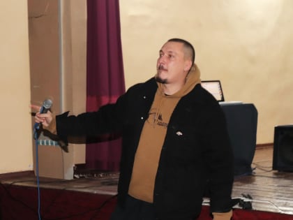 Рэпер Рома Жиган выступил перед осужденными в нижегородской колонии