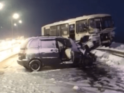 Трудинспекция расследует массовое ДТП с ПАЗом и легковушками в Кстовском районе