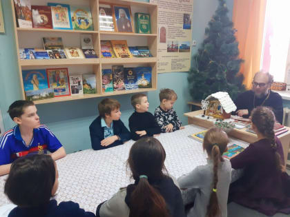 Помощник благочинного провел занятие в воскресной школе