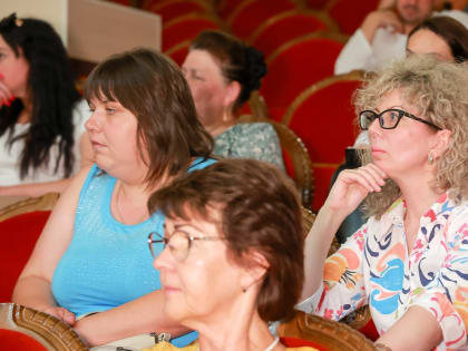 Представители разных структур ответили на вопросы жителей дома №37 по ул. Фучика