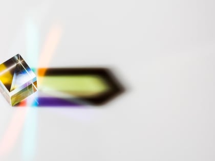 Лазерная гравировка на пластике: изготовление сувениров, табличек, бейджей и другой продукции