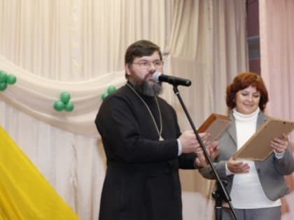 Настоятель Вознесенского храма в Ковернино поздравил местный центр социальной защиты с 25-летием работы