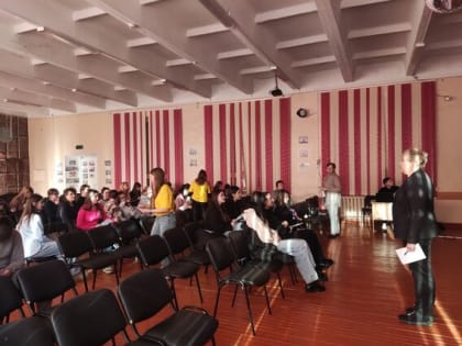 22 января команда преподавателей и студентов Арзамасского филиала ННГУ посетили собрание выпускных курсов Лукояновского педагогического колледжа