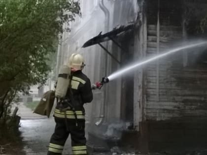 Один человек погиб и 30 эвакуировали при пожаре на Южном шоссе