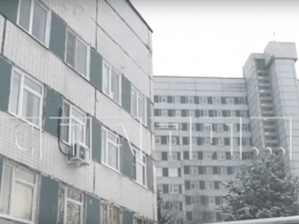 58-летний мужчина умер после падения из окна больницы №13 на Автозаводе