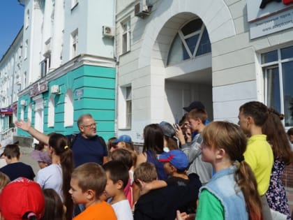 Для ребят из города Тулуна, которые сейчас отдыхают в дзержинском лагере «Город спорта», организована экскурсионная программа по Дзержинску и Нижнему Новгороду.