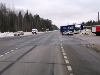 Два человека погибли в аварии с КамАЗом в Семеновском районе