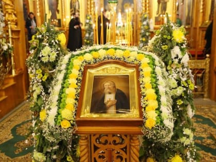 Сонм архипастырей Русской Православной Церкви совершил вечернее богослужение в Серафимо-Дивеевском монастыре