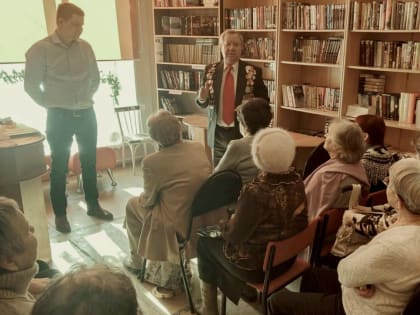 Депутаты обсуждают с жителями проекты благоустройства территорий