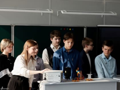 Ученикам «Школы 800» презентовали возможности вузовского обучения на проекте «Ректор в школе»