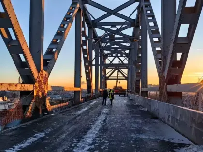 Теперь в 2025-м? Власти честно ответили про открытие полосы Борского моста