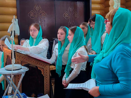 Воспитанницы Выездновской воскресной школы приняли участие в богослужении