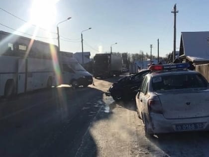 Водитель Kia пострадала в массовом ДТП с автобусом на Бору
