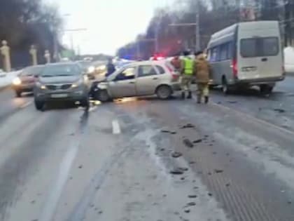 Один человек пострадал в массовом ДТП на проспекте Гагарина