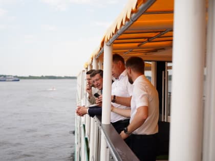 Глеб Никитин принял участие в церемонии поднятия флага на новом круизном теплоходе-колеснике «Аурум»