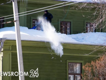 Три нижегородца пострадали из-за падения льда с крыш с 6 по 13 марта