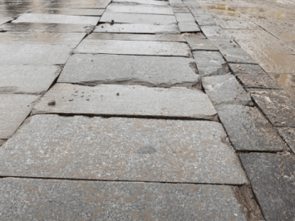 Плитка на Большой Покровской в Нижнем Новгороде уложена с нарушением нормативов