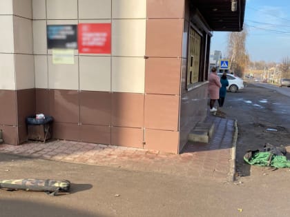 20-летний житель Дзержинска с криминальным прошлым вывез в деревню в Перевозском районе свою 15-летнюю подружку втайне от ее родителей. Там он влез в чужой дом и зарезал старушку-х