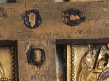 Старинную икону с крестом и мощами обнаружили в нижегородском монастыре