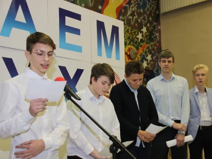 Папы и сыновья вместе почитали веселую книгу о жизни второгодника Ивана Семёнова 