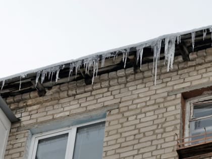 В Дзержинске директор ДУКа оштрафован за падение льда с крыши дома на женщину