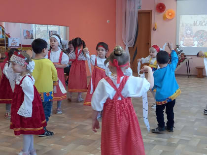 Помощник благочинного Сормовского округа принял участие в специальных занятиях по теме «Масленица – начало Великого Поста» в детском саду № 323 «Сказка»