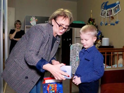 Наталья Назарова исполнила новогодние желания трех юных нижегородцев