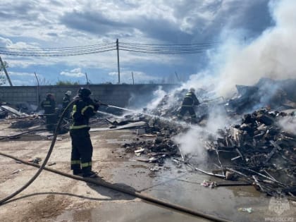 Мусороперерабатывающее предприятие горит в Богородском округе Нижегородской области 4 июня