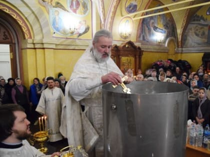 Праздничная Крещенская божественная литургия в Воскресенском соборе 19 января 2023 года