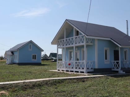 Семьям из Большого Болдина ключи от новых домов, построенных по программе КРСТ