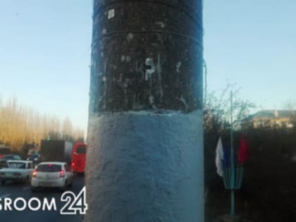 Упавший столб придавил автомобиль в Нижнем Новгороде