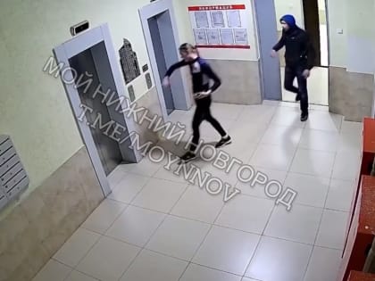 Мужчина приставал к 17-летней школьнице в подъезде в Нижнем Новгороде