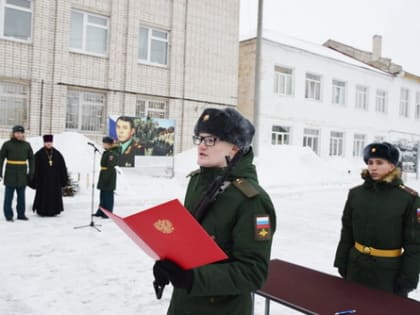 Клирик благочиния принял участие в церемонии принятия присяги новобранцев