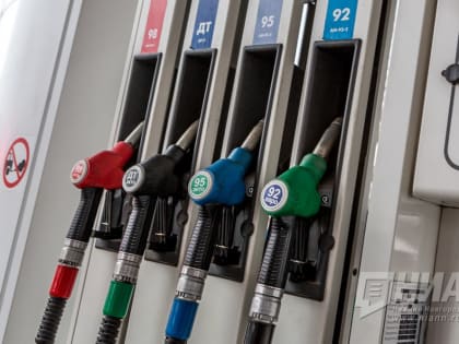 Оптовая цена АИ-95 превысила 70 тысяч рублей за тонну