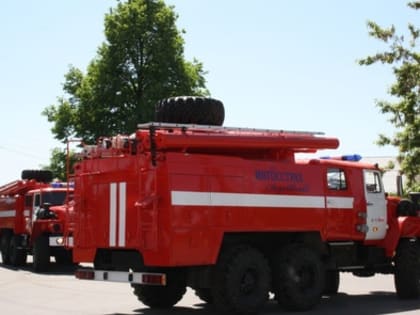 Пожарные спасли восьмерых человек из горящего строящегося дома в Советском районе