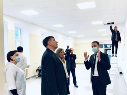 Мелик-Гусейнов проинспектировал ход ремонта в поликлинике Кстовской ЦРБ
