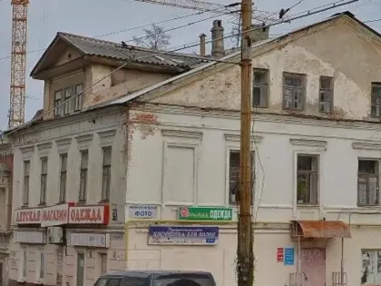 Трещины и холод. В аварийный дом нижегородцев нагрянет проверка