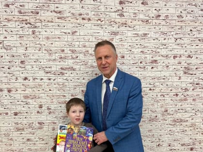 Андрей Тарасов принял участие в благотворительной акции «Дарите книги с любовью»