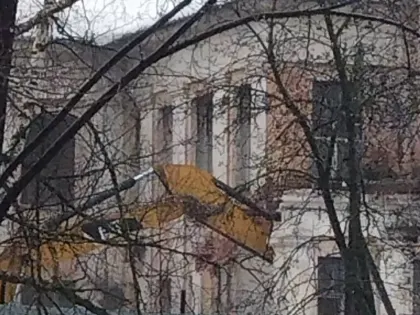«Обратной дороги нет». Первые кадры сноса «самой худшей» нижегородской больницы