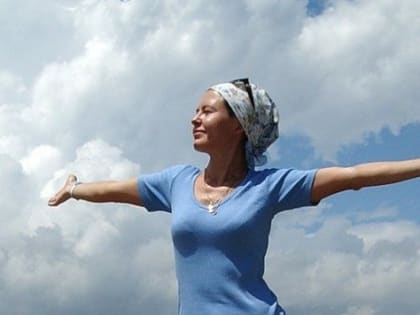 Женщина без веры жить не может.