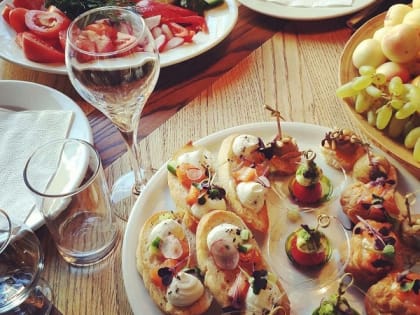 Афиша на февраль: где поесть и что послушать?