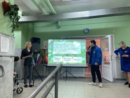 Представители ЛДПР поздравили пожилых людей с Днём Победы