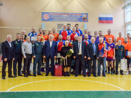 В Дзержинске состоялся 11-й турнир по волейболу, посвященный памяти заслуженного ветерана пожарной охраны Валентина Кошечкина, которому в этом году исполнилось бы 90 лет