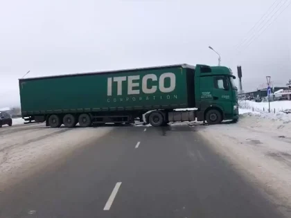 Пострадали дети. Жуткое ДТП с фурой случилось в Нижегородской области