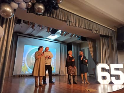 Представители Молитовского благочиния поздравили сотрудников нижегородской школы №72 с ее 65-летием